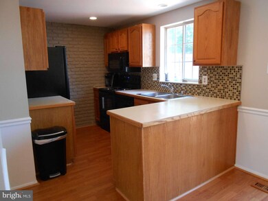 8634 Spring Creek Ct, Springfield, VA 22153 - photo 5