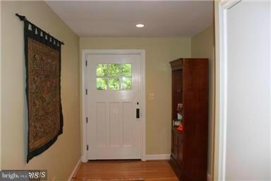 9411 Rosehill Dr, Bethesda, MD 20817 - photo 2