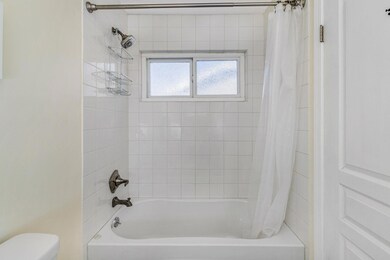 1720 Chapala St unit 5, Santa Barbara, CA 93101 - photo 4