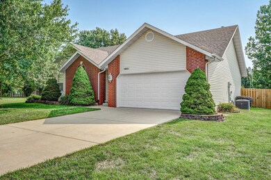 1001 W Thorngate Dr-2