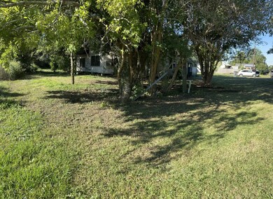 2016 Lois St, Bay City, TX 77414 - photo 4