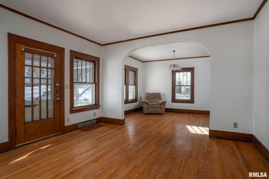 1926 Vine St, Davenport, IA 52804 - photo 2
