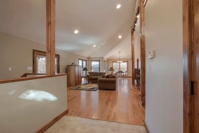 02_EmeraldPoint_127_EntryView