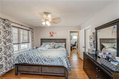 4310 41st St, Des Moines, IA 50310 - photo 7