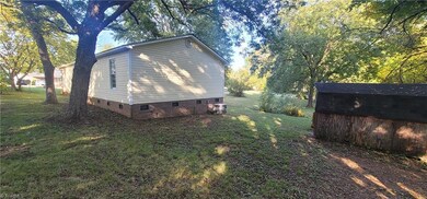 707 Thomas St, Reidsville, NC 27320 - photo 2