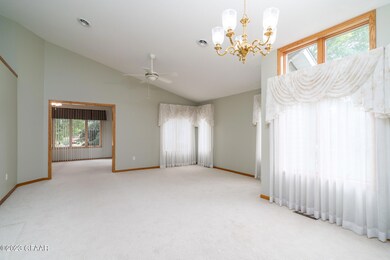 825 Orchard Circle
