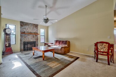 863 Duskin Dr, Jacksonville, FL 32216 - photo 4