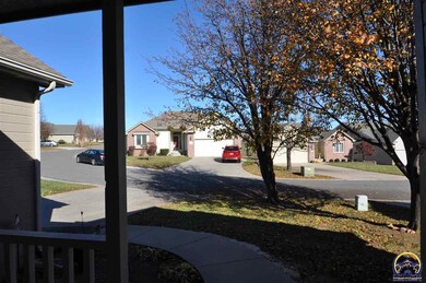 2845 SW Bluestem Dr, Topeka, KS 66614 - photo 3