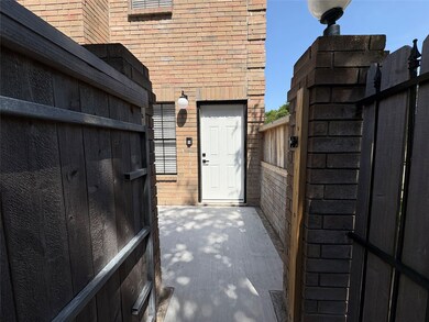 9850 Pagewood Ln unit 909, Houston, TX 77042 - photo 2