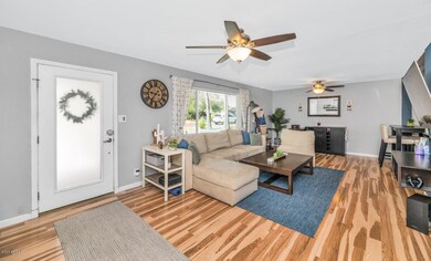 110 E Pierce St-large-003-006-Main Livin