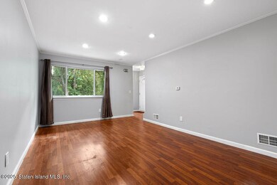 423 Willow Rd E, Staten Island, NY 10314 - photo 5