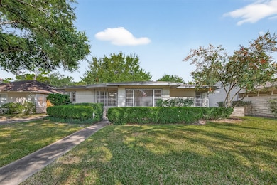 3314 Westridge St, Houston, TX 77025 - photo 4