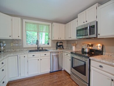 22 Saint Laurent St, Epping, NH 03042 - photo 6