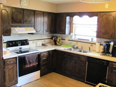 1699 Sandhurst Rd, Columbus, OH 43229 - photo 4