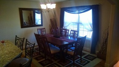 Dining/Eat-in-Kitchen