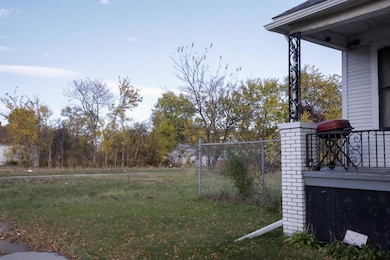 13582 Shields St, HamtraMcK, MI 48212 - photo 2