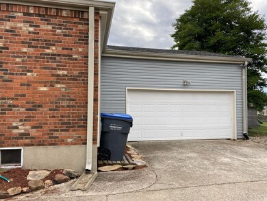 8110 Cortland Dr, Louisville, KY 40228 - photo 3