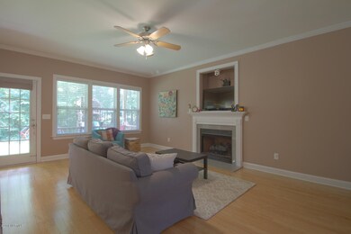 525 North Line Drive-large-006-38-Living