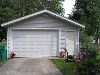 705 Elm St 040