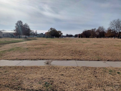 1001 Myles Dr, Wellington, KS 67152 - photo 4