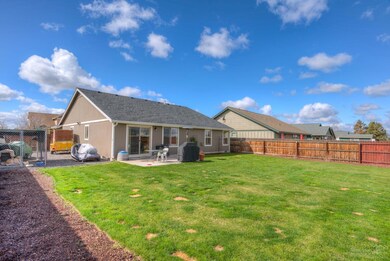 2751 SW Obsidian Ln, Redmond, OR 97756 - photo 3