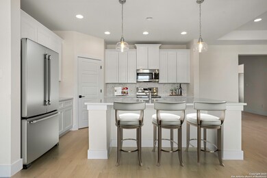 1901 N Chateau Ln, Kerrville, TX 78028 - photo 2