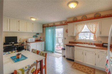 Cheerful Kitchen!