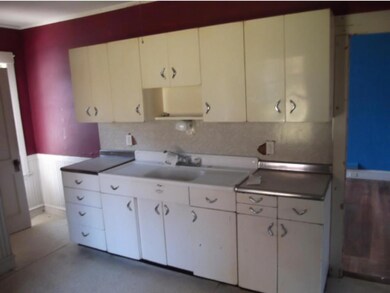 63 Maple St, Whitefield, NH 03598 - photo 4