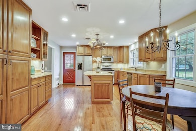 9315 Tovito Dr, Fairfax, VA 22031 - photo 5