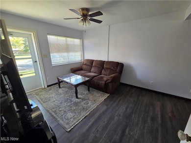 490 Kenwood Dr unit B, Euclid, OH 44123 - photo 5