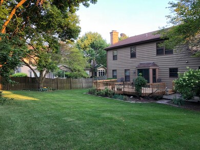 754 Raintree Dr, Naperville, IL 60540 - photo 5