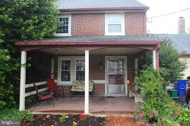 143 E Broad St, New Holland, PA 17557 - photo 2