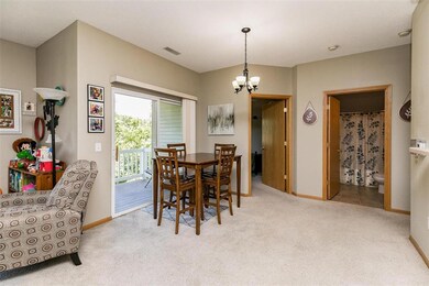 1920 Rockford Rd SW unit 15, Cedar Rapids, IA 52404 - photo 5