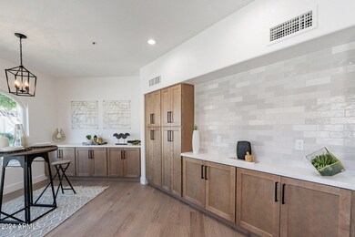 24-web-or-mls-Lakeview-24