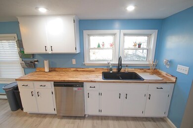 29 Pine St, Mechanic Falls, ME 04256 - photo 3