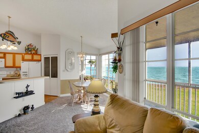 Dining & Living Room Riverfront