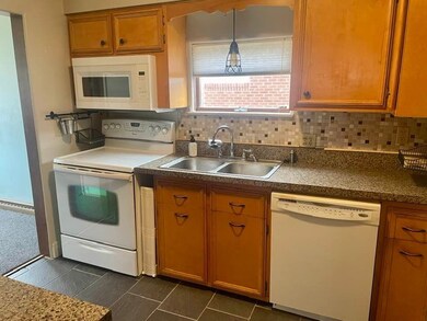 1916 Irwin St, Aliquippa, PA 15001 - photo 4