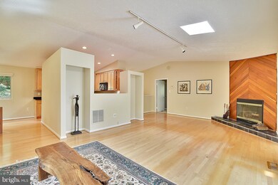 2409 Chestnut St, Falls Church, VA 22043 - photo 3