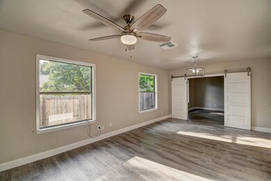 305 Shaw Ave, Fredericksburg, TX 78624 - photo 6