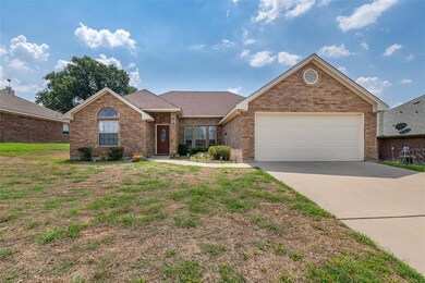 417 Sweetwater Dr, Weatherford, TX 76085 - photo 3