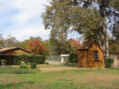 01e]Backyard8