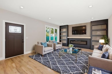 9322 S Trumbull Ave, Evergreen Park, IL 60805 - photo 2