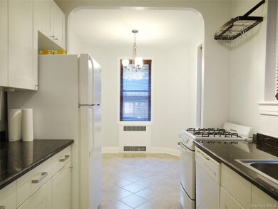 88-12 Elmhurst Ave unit 1J, Elmhurst, NY 11373 - photo 5