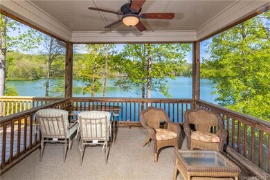 A Lovely Screened Porch to enjoy those Lake Views