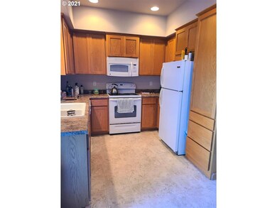 1815 SW Hungry Hill Dr, Grants Pass, OR 97527 - photo 7