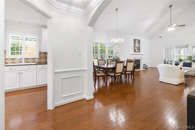  light filled foyer,,  hardwood floors