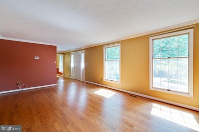 15528 Yorktown Dr, Dumfries, VA 22025 - photo 5