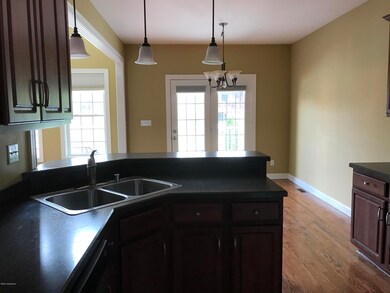 11107 Radleigh Ln, Louisville, KY 40291 - photo 4