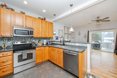 80 Trinity Cir unit B, Rochester, NH 03839 - photo 6