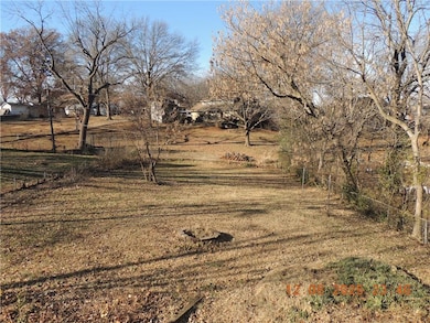 3228 S Cedar Ave, Independence, MO 64052 - photo 7